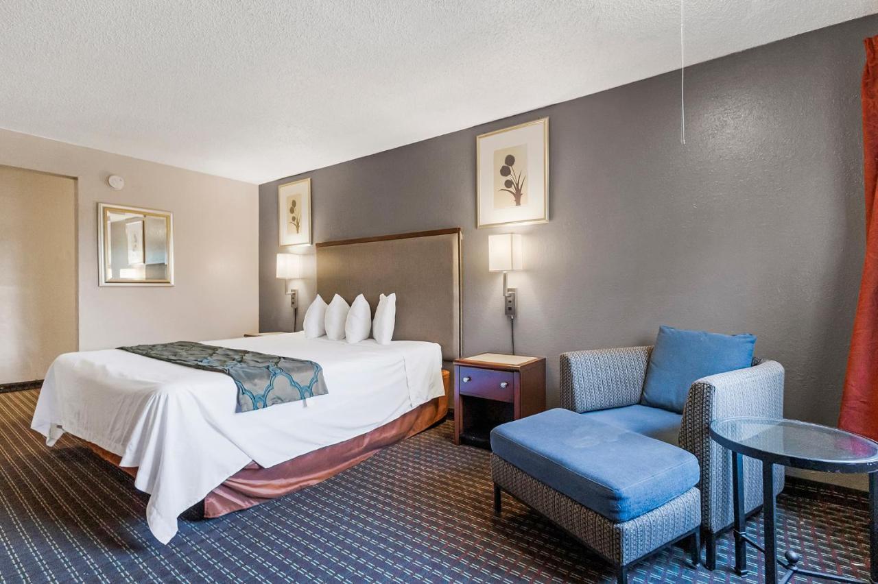 Heritage Inn Express Хейуорд Экстерьер фото