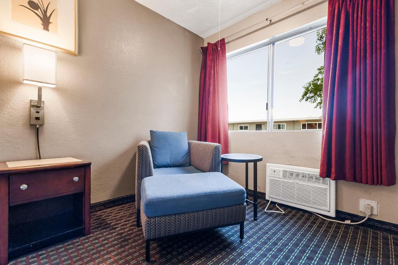Heritage Inn Express Хейуорд Экстерьер фото