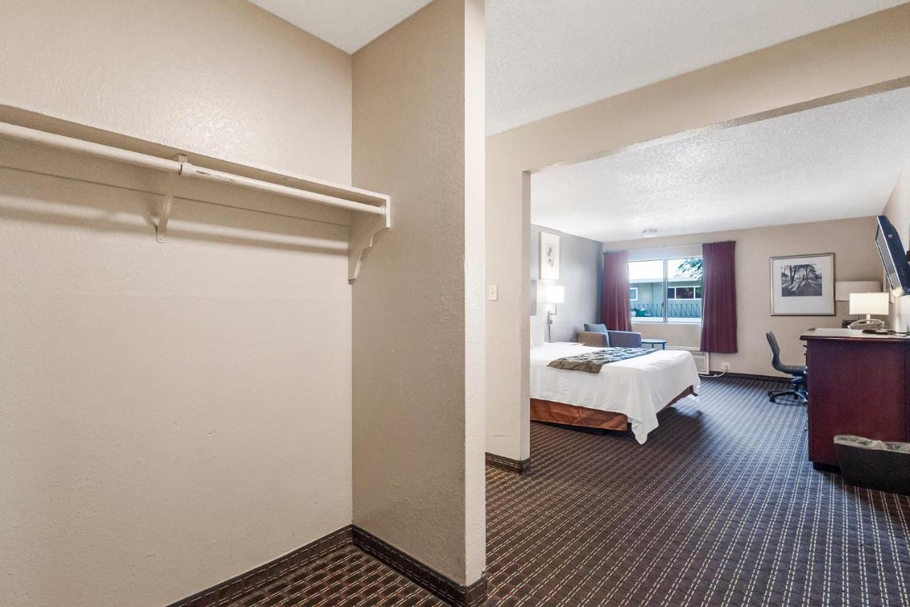 Heritage Inn Express Хейуорд Экстерьер фото
