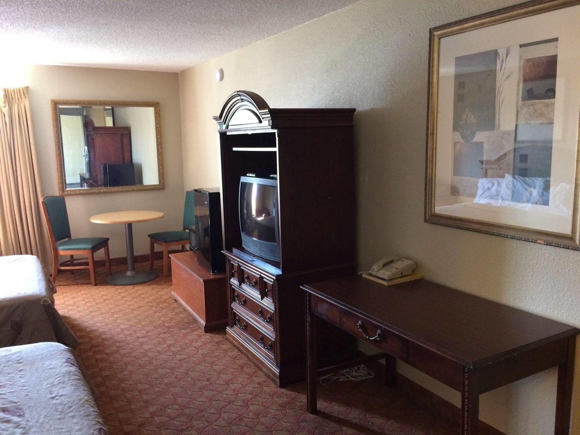 Heritage Inn Express Хейуорд Экстерьер фото
